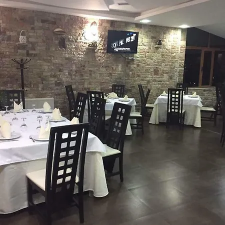 Lake Park Restaurant * Pogradaş
