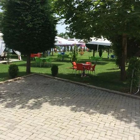 Lake Park Restaurant Pogradaş