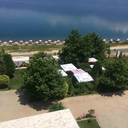 Lake Park Restaurant Pogradaş