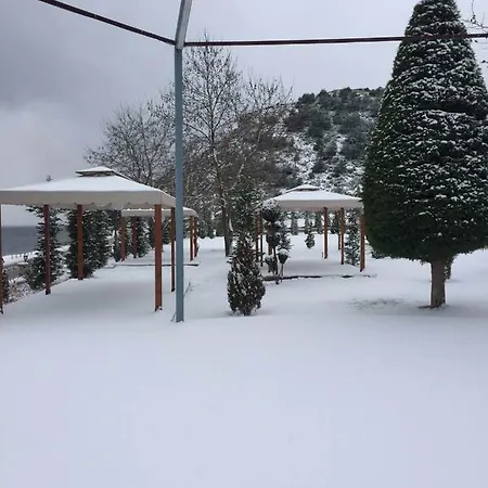 Lake Park Restaurant Otel Pogradaş