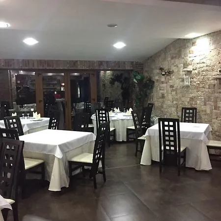 Otel Lake Park Restaurant Pogradaş